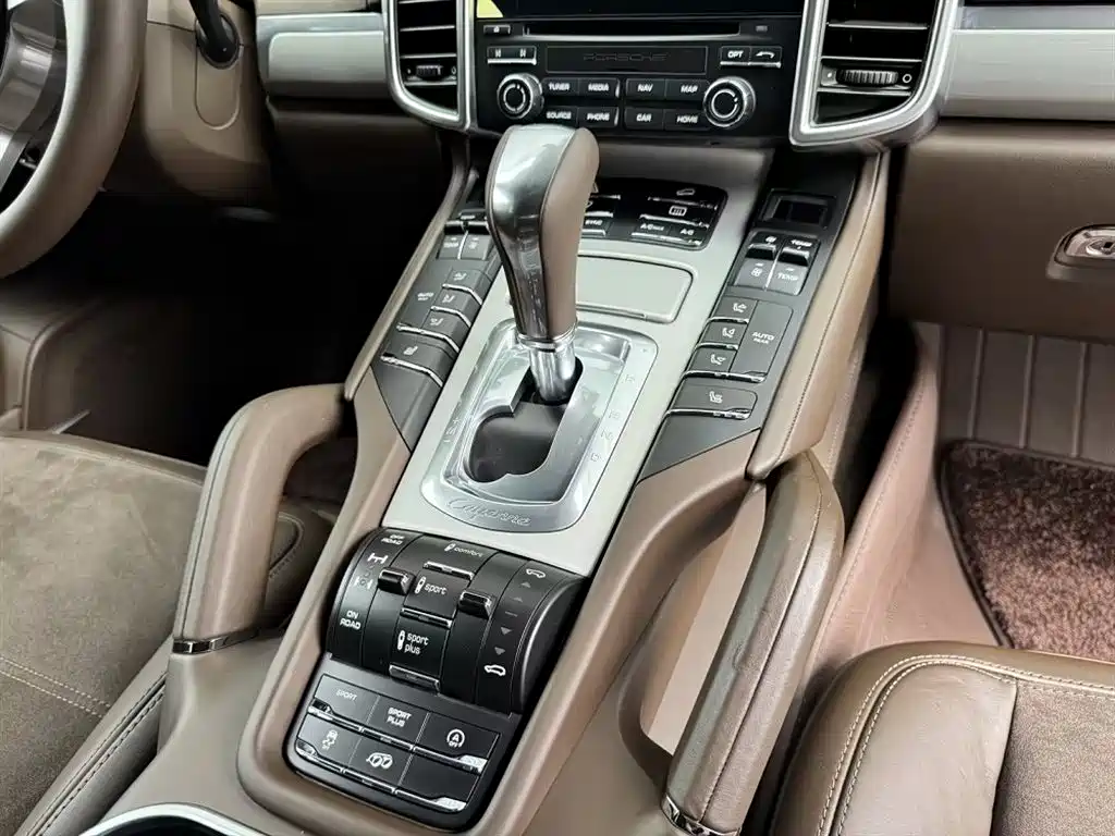 Porsche Cayenne 2016 — фото 12