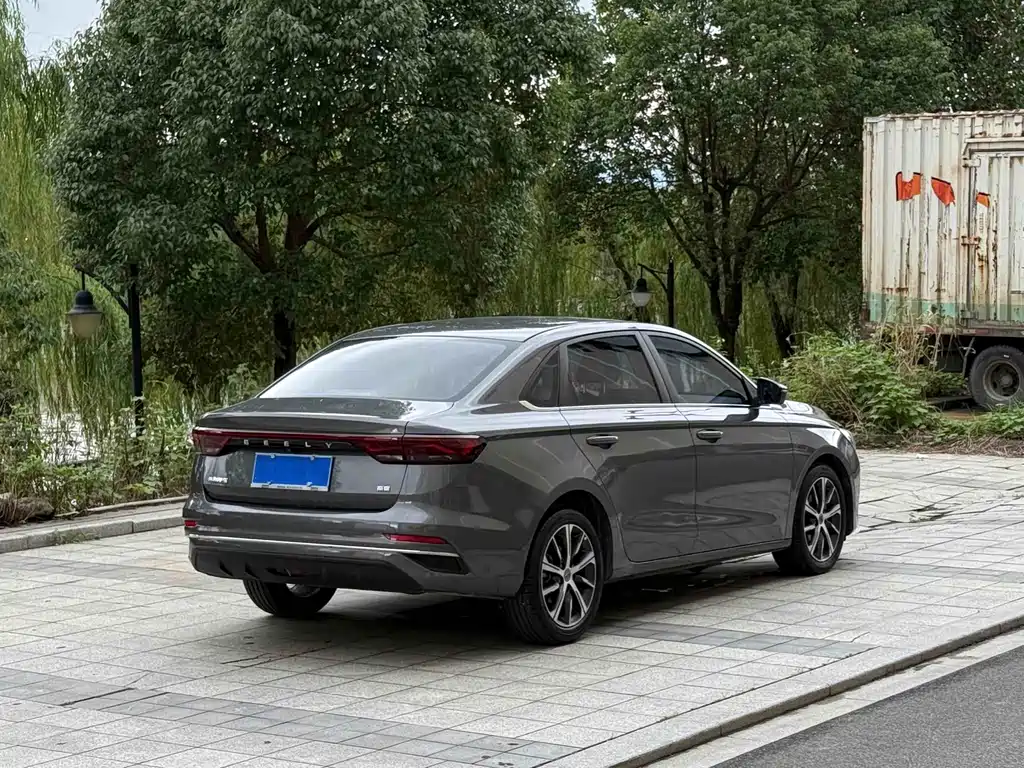 Geely Emgrand 2023 — фото 9
