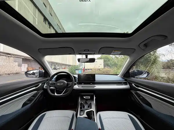 Geely Emgrand 2023