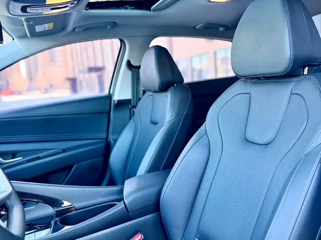 Hyundai Elantra 2023 — фото 14