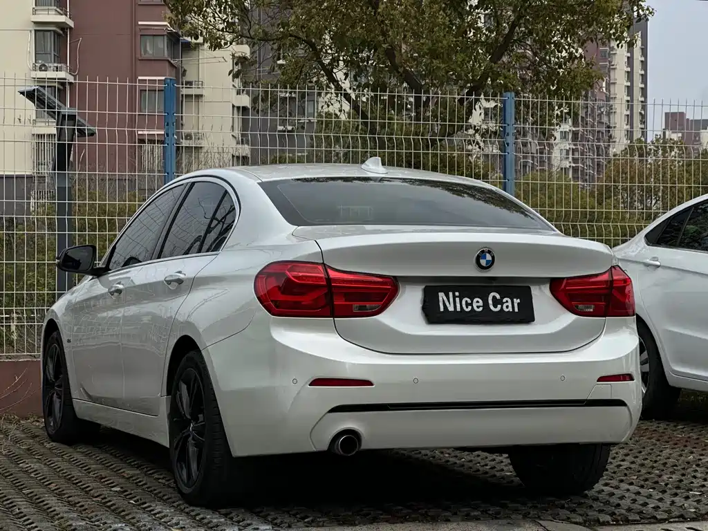 BMW 1 Series 2017 — фото 19