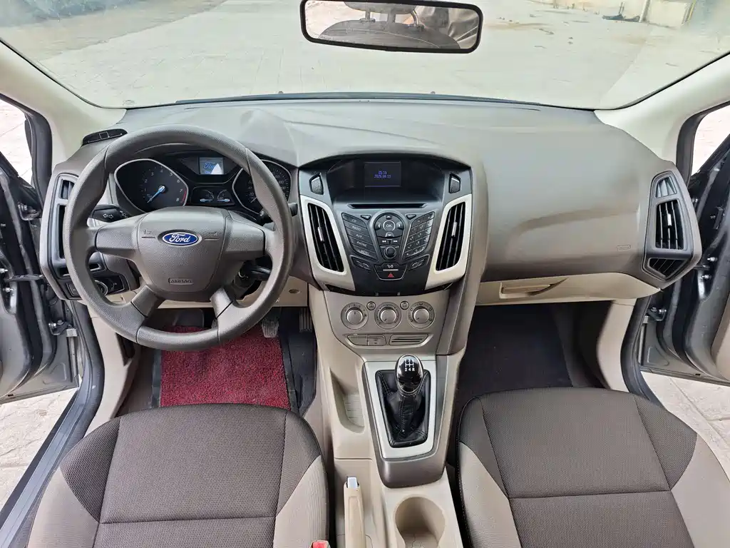 Ford Focus 2013 — фото 10