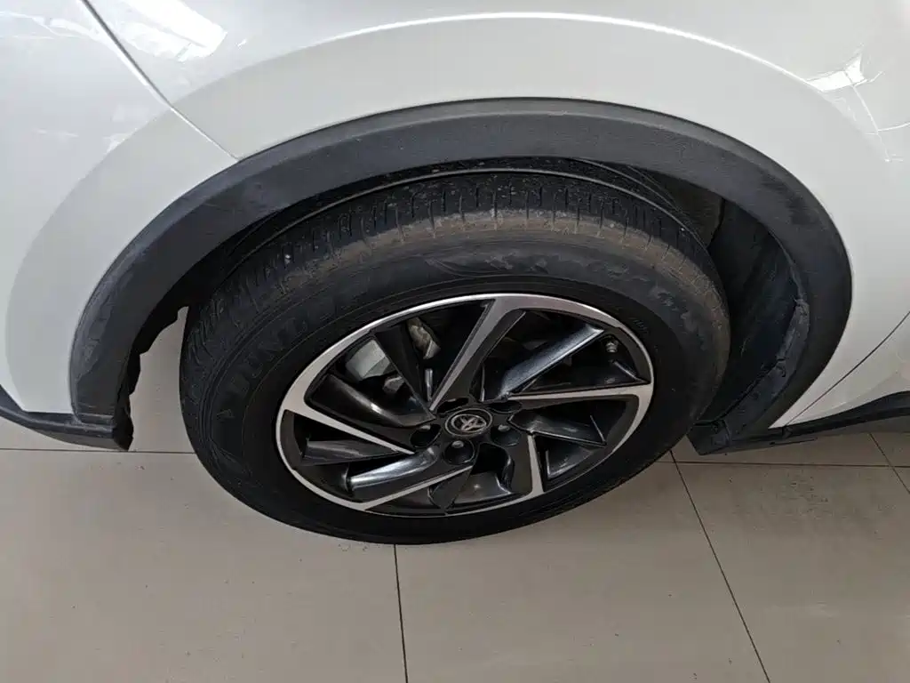 Toyota C-HR 2023 — фото 23