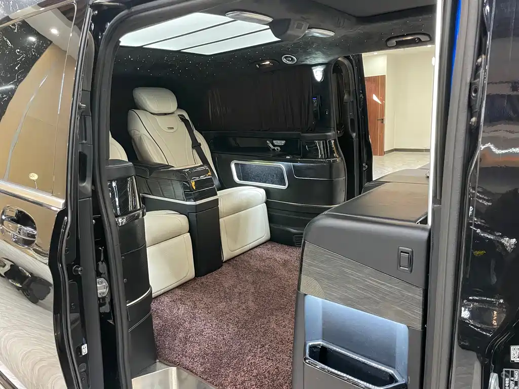 Mercedes-Benz V-Class 2019 — фото 13
