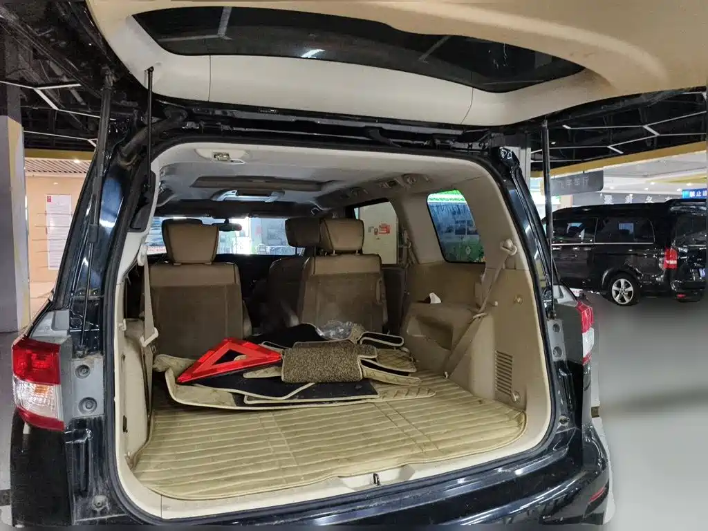 Nissan Quest 2015 — фото 15