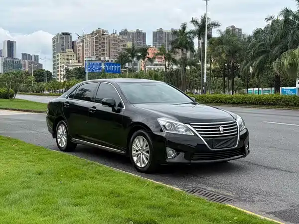 Toyota Crown 2014
