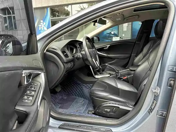 Volvo V40 2019