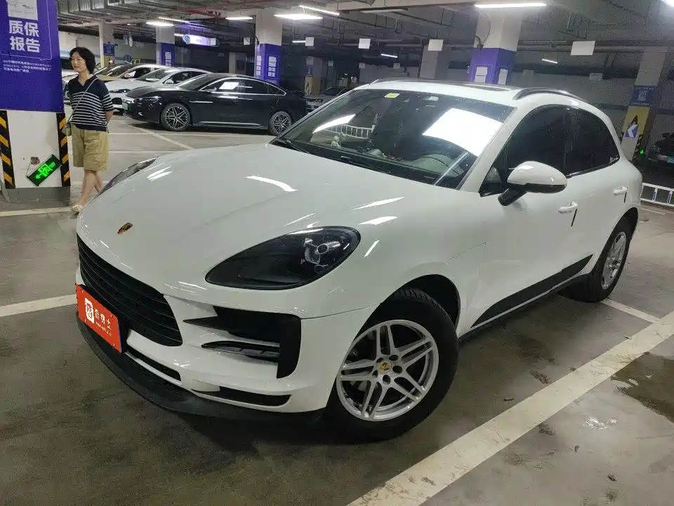 Porsche Macan 2019 — фото 1
