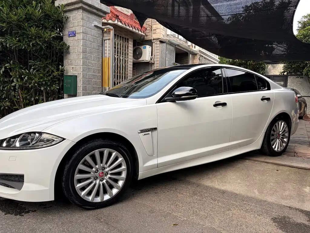 Jaguar XF 2015 — фото 3