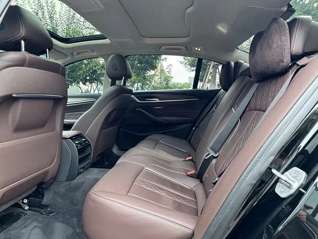 BMW 5 Series New Energy 2019 — фото 13