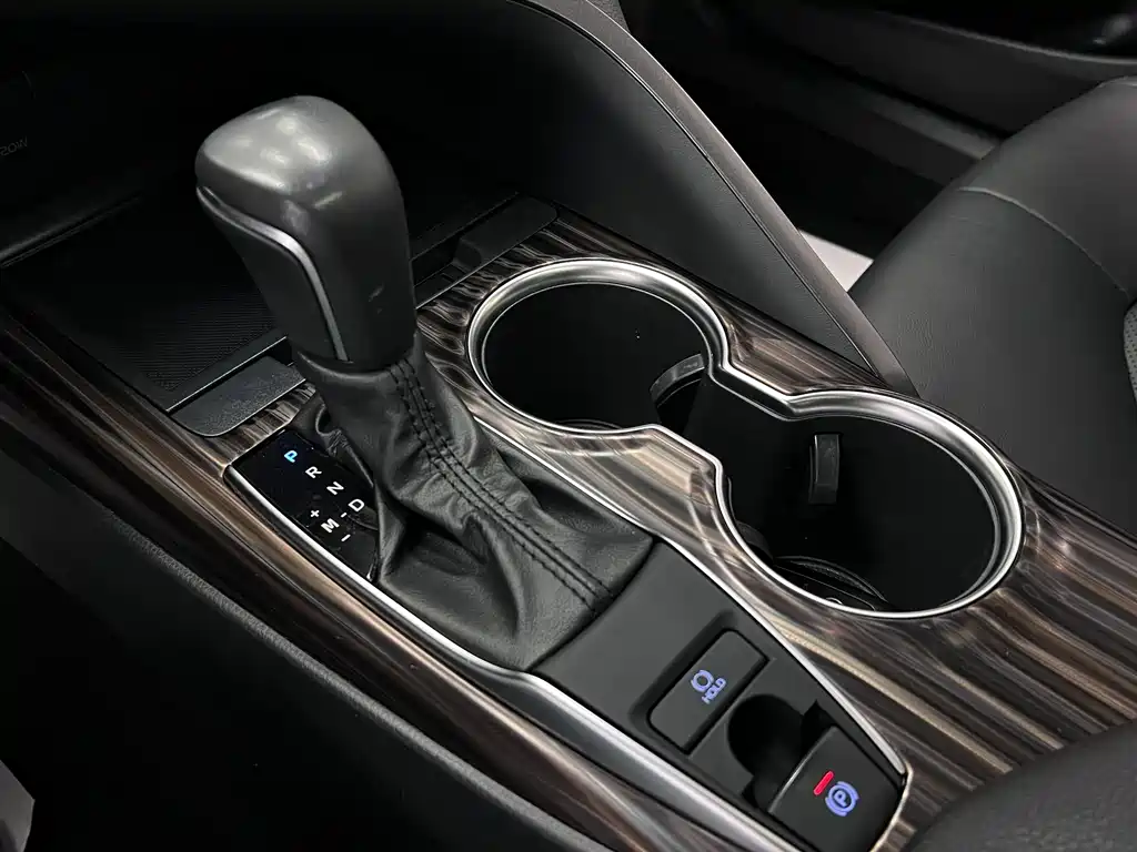 Toyota Camry 2019 — фото 38
