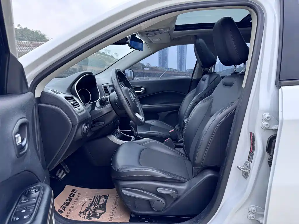 Jeep Compass 2020 — фото 10