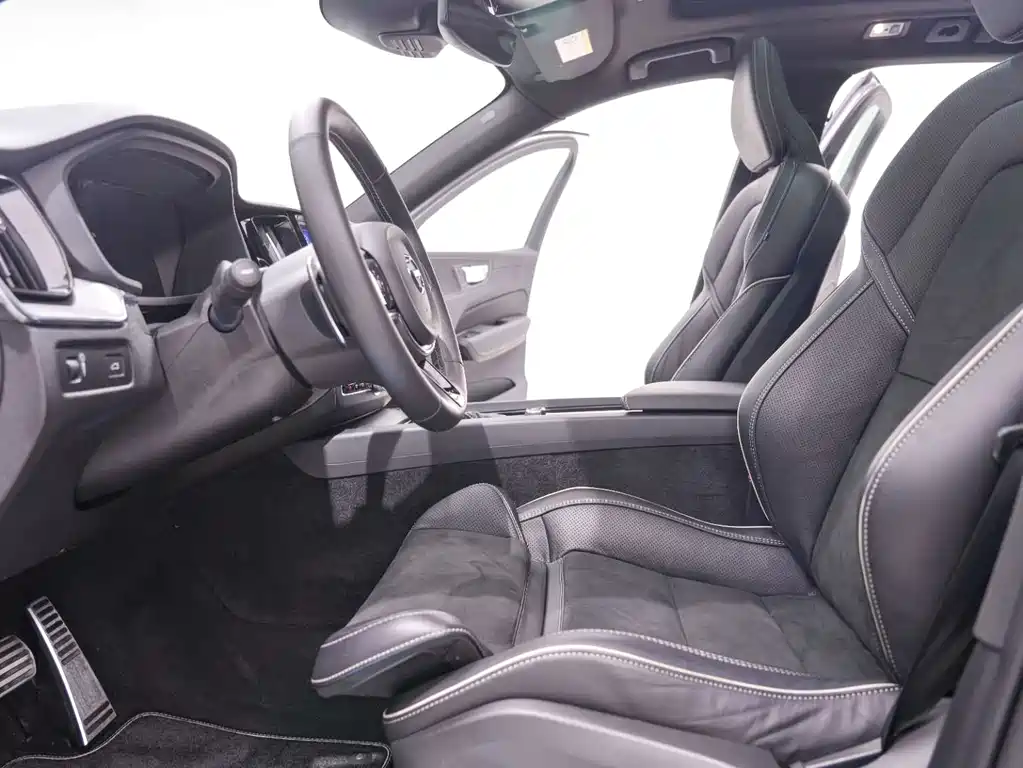 Volvo XC60 2019 — фото 25