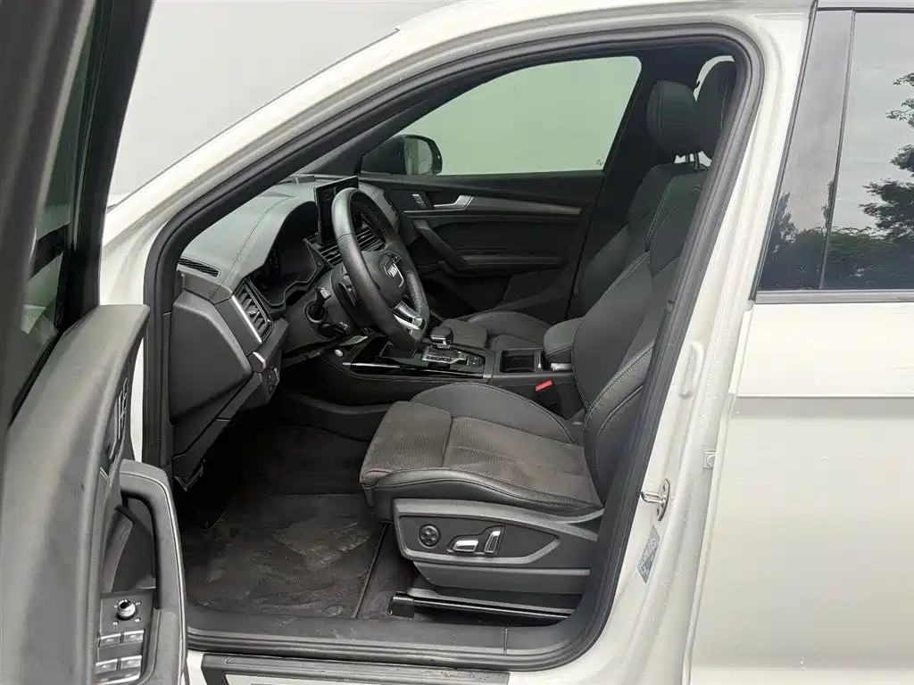 Audi Q5L Sportback 2024 — фото 13