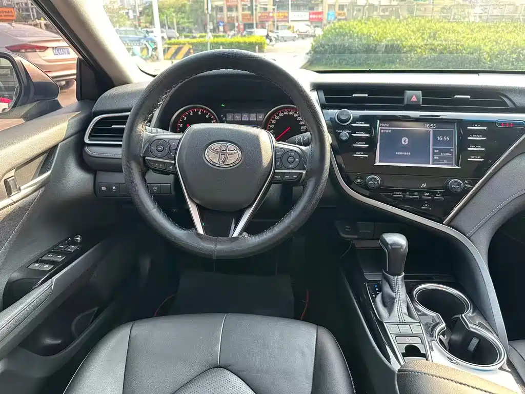 Toyota Camry 2018 — фото 22