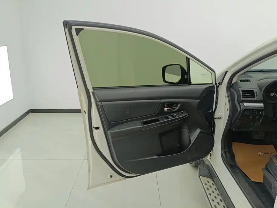 Subaru XV 2014 — фото 7