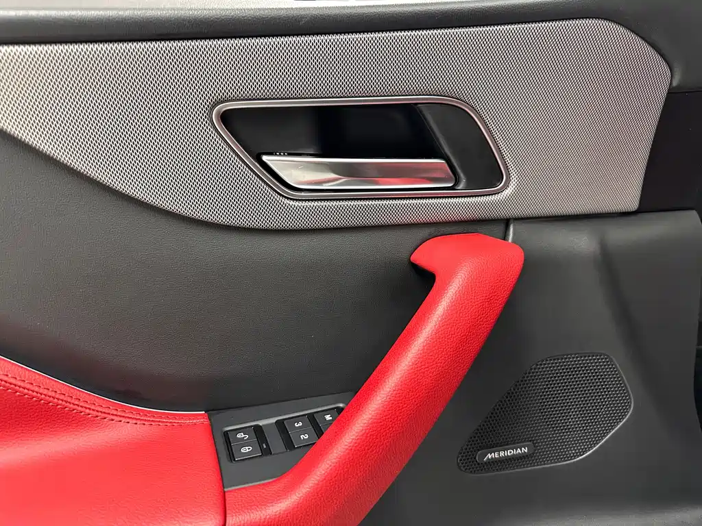 Jaguar F-PACE 2021 — фото 15