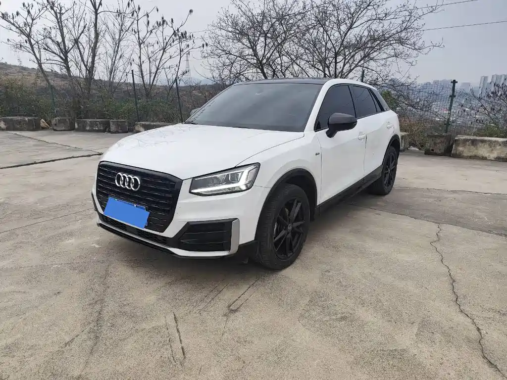 Audi Q2L 2021 — фото 1