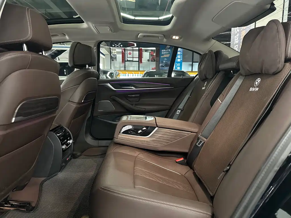 BMW 5 Series 2023 — фото 10