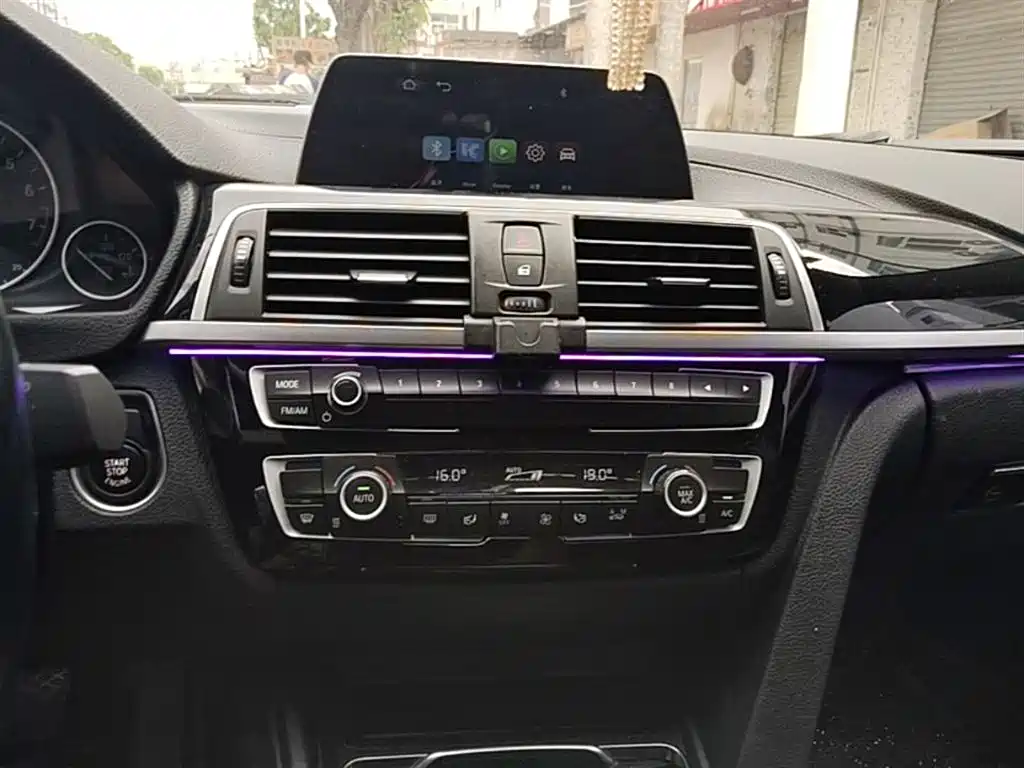BMW 3 Series 2018 — фото 13