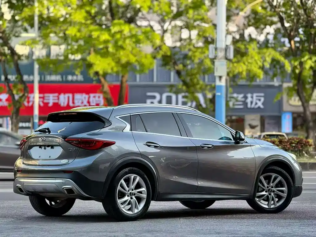 Infiniti QX30 2018 — фото 9