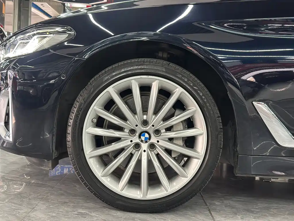BMW 5 Series 2023 — фото 16