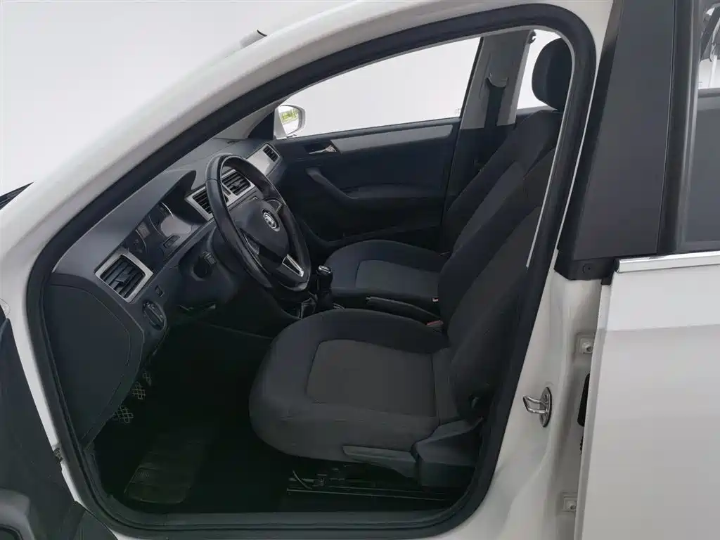 Skoda Rapid Spaceback 2017 — фото 10
