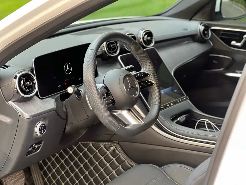 Mercedes-Benz C-Class 2024 — фото 11