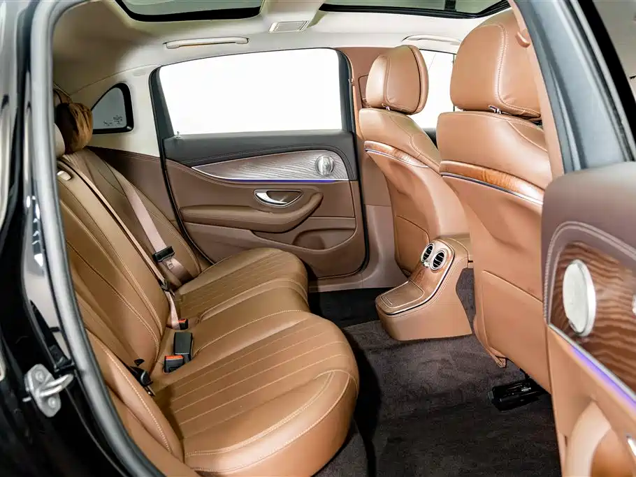 Mercedes-Benz E-Class 2023 — фото 20