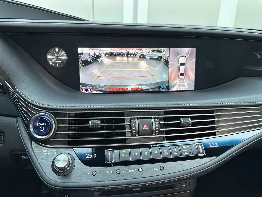 Lexus LS 2019 — фото 10