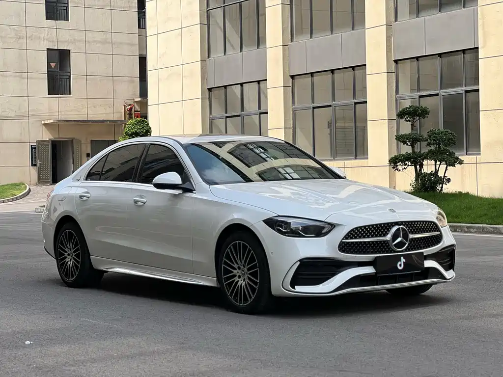 Mercedes-Benz C-Class 2024 — фото 3