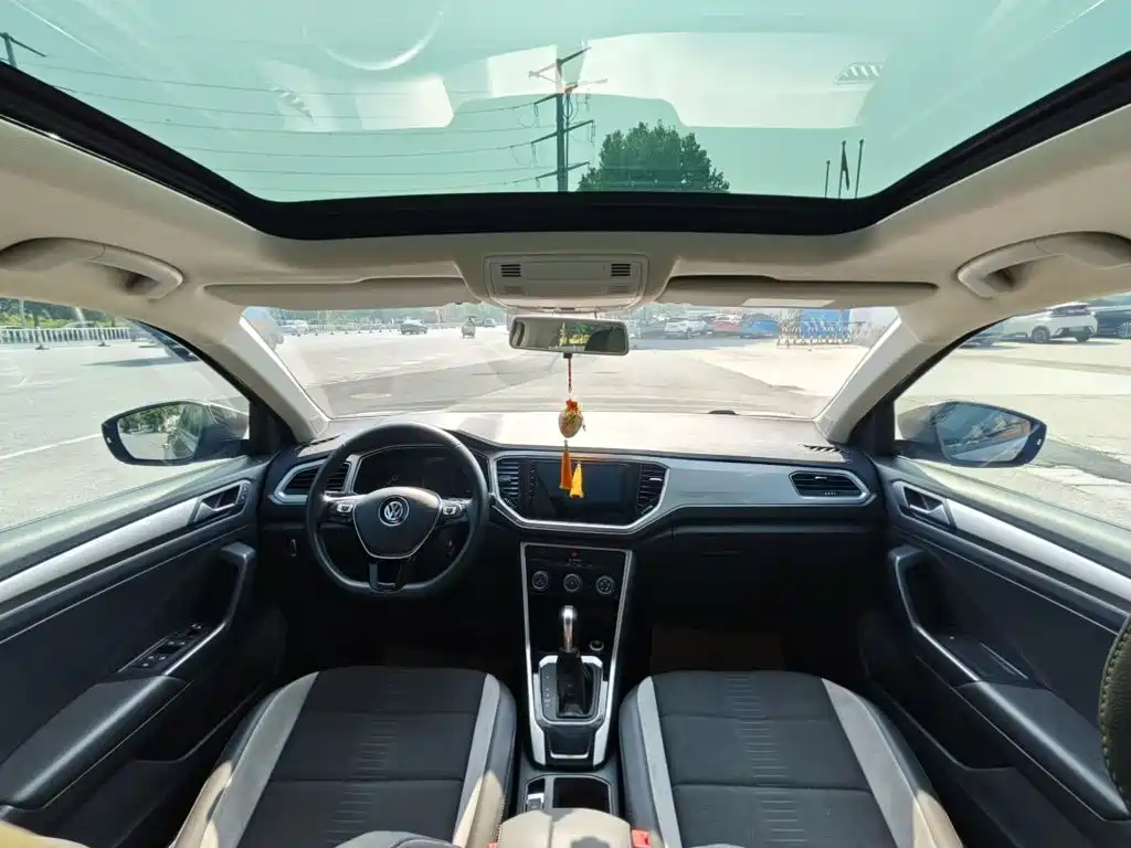Volkswagen T-Roc 2019 — фото 18