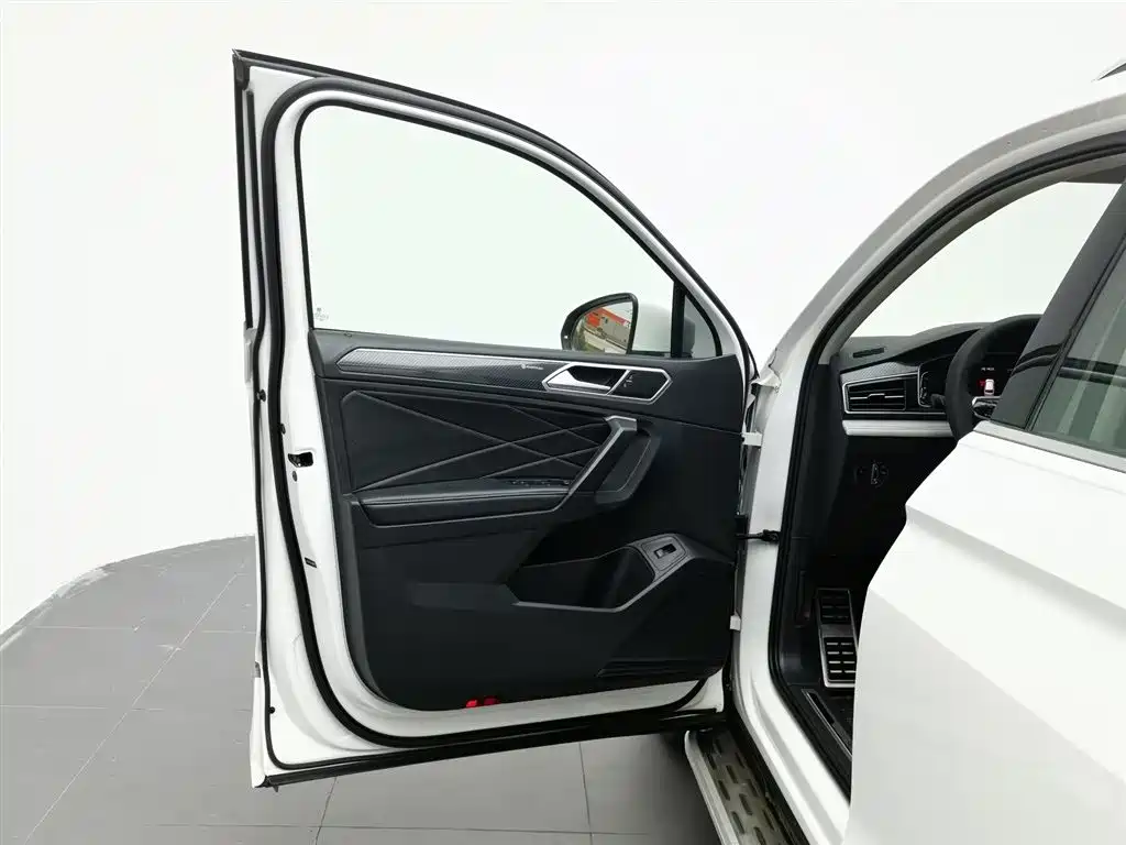 Volkswagen Tiguan L 2022 — фото 8