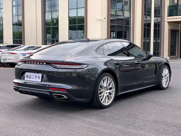 Porsche Panamera 2023