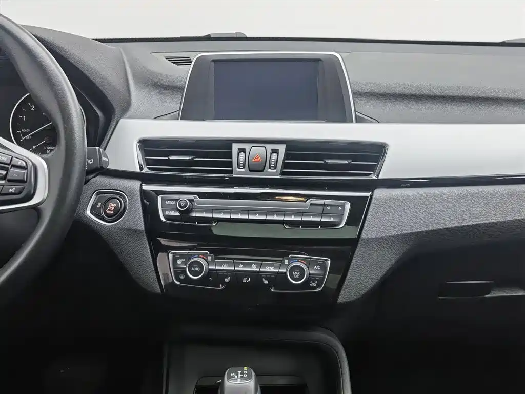 BMW X1 2016 — фото 12