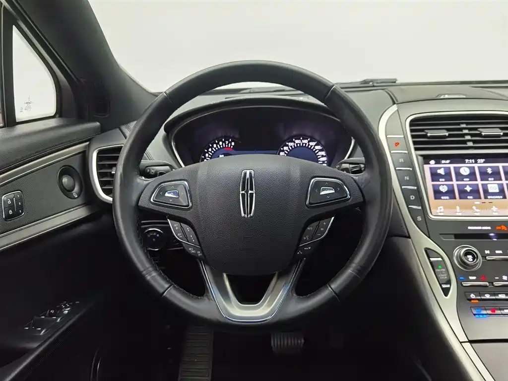 Lincoln MKX 2018 — фото 11