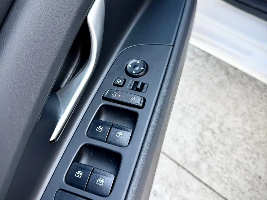 Hyundai Elantra 2023 — фото 18