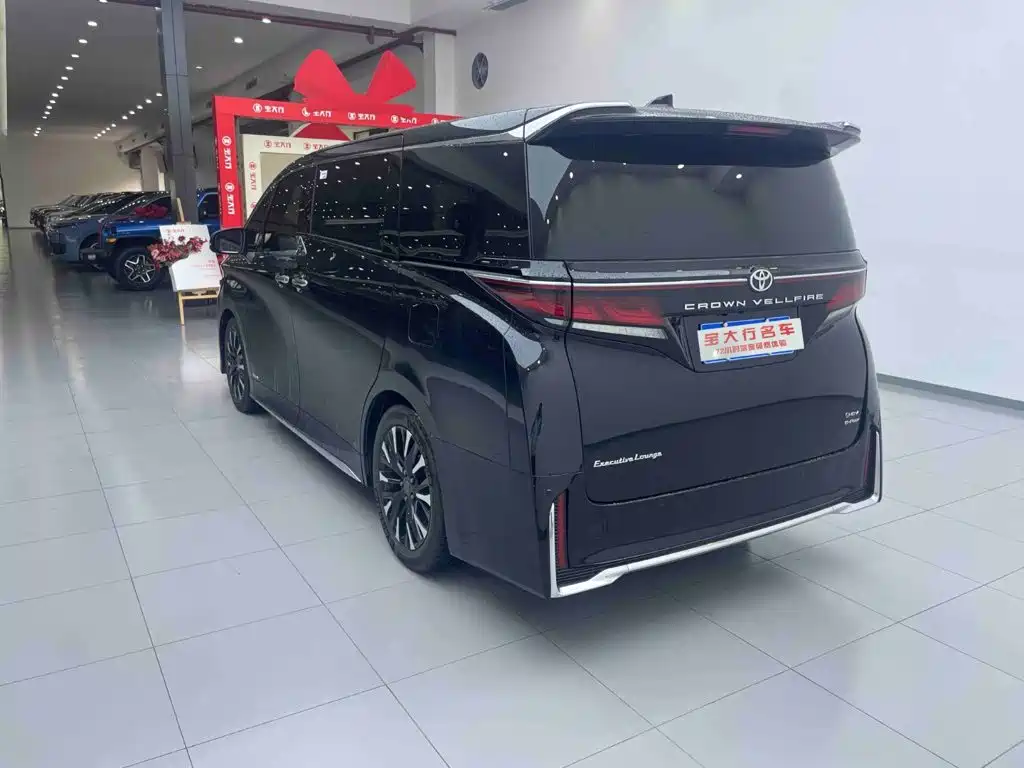 Toyota Vellfire 2023 — фото 3