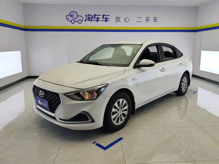 Hyundai Elantra 2019 — фото 1