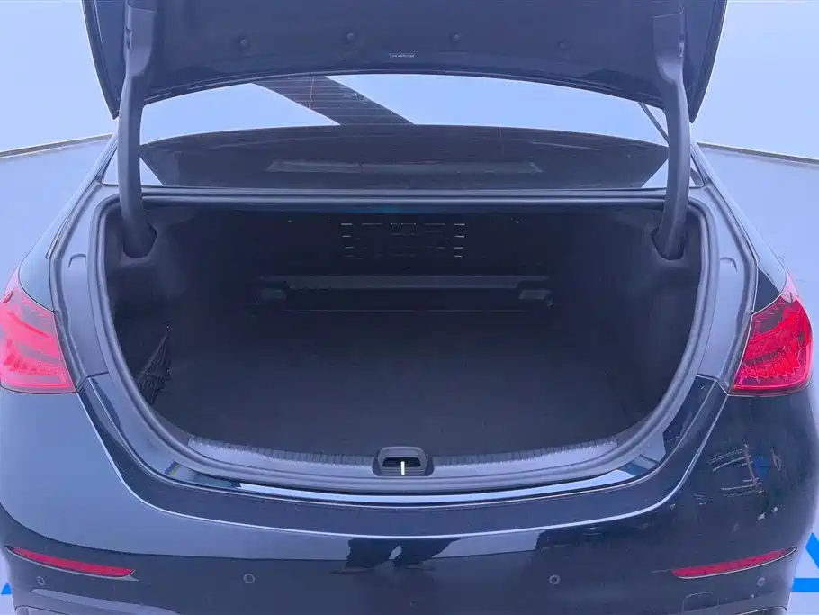 Mercedes-Benz C-Class 2024