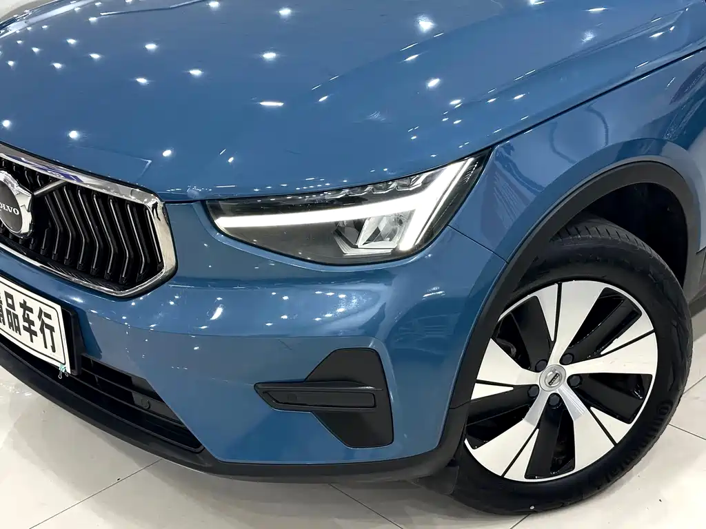 Volvo XC40 2022 — фото 30