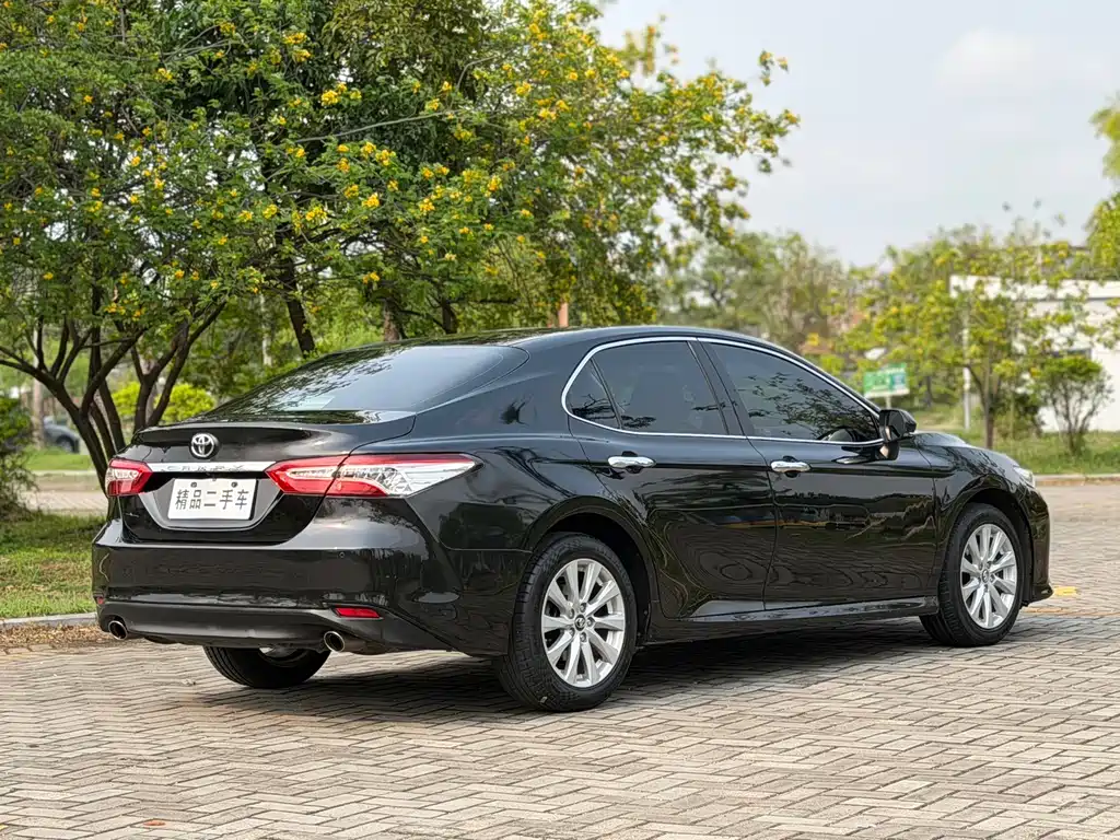 Toyota Camry 2018 — фото 6