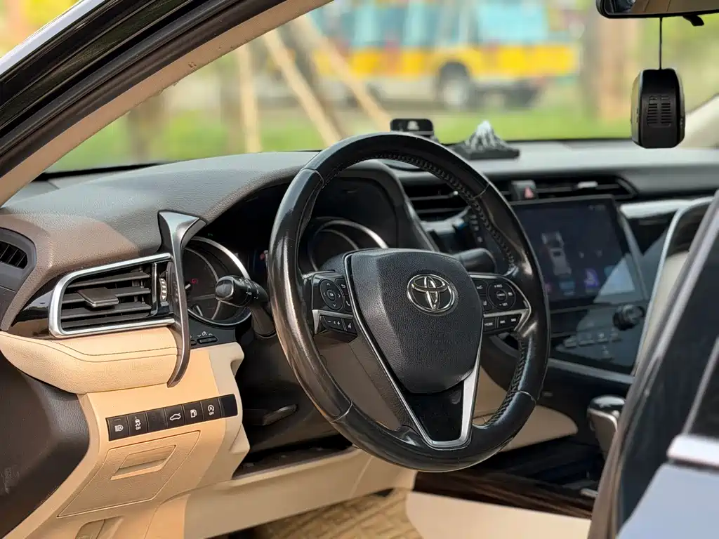 Toyota Camry 2018 — фото 9