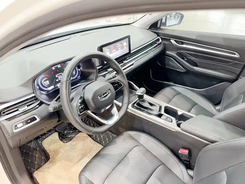 Geely Emgrand 2022