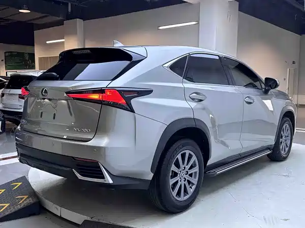 Lexus NX 2021