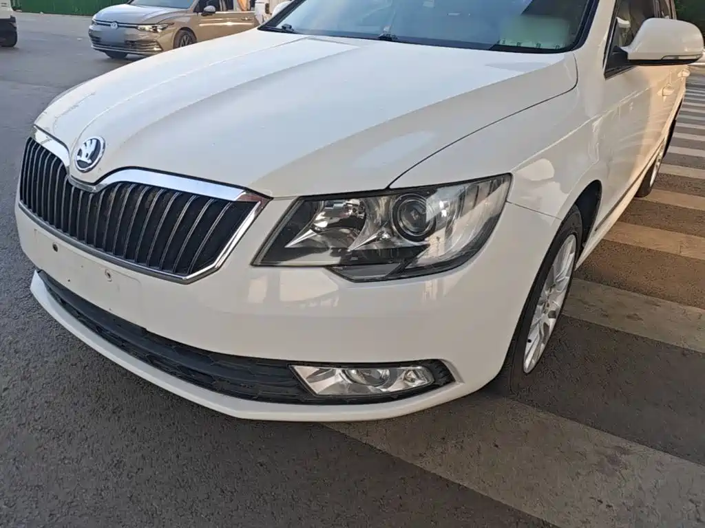 Skoda Superb 2014 — фото 24
