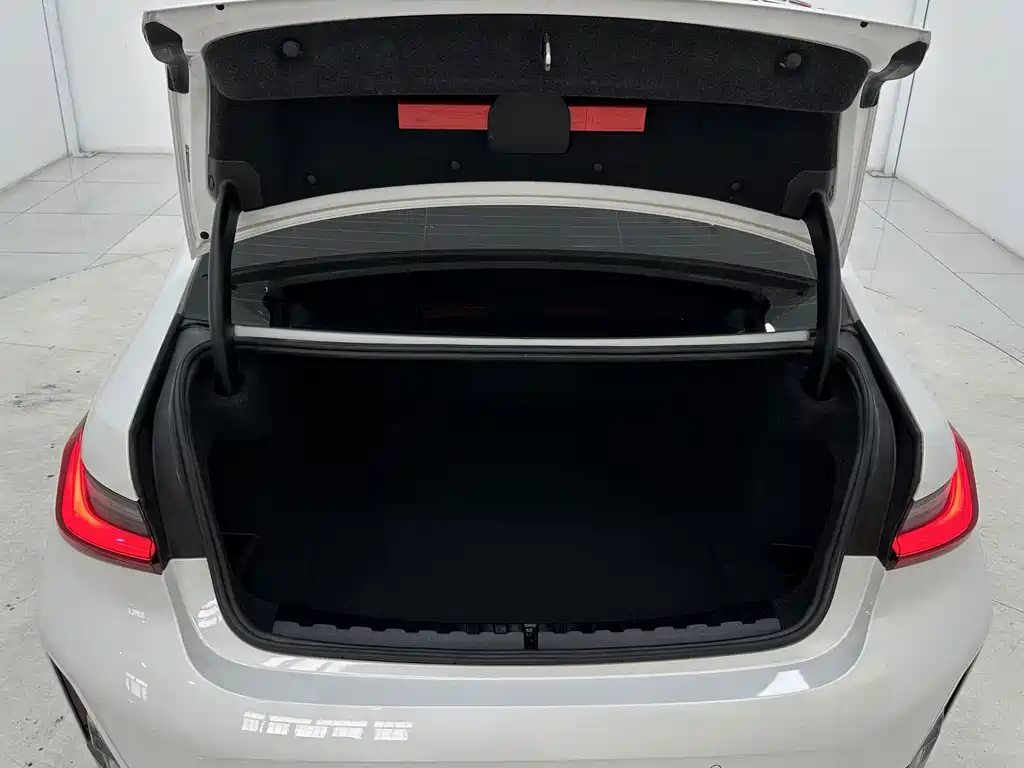BMW 3 Series 2023 — фото 15