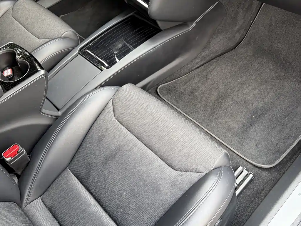 Tesla Model S 2019 — фото 15