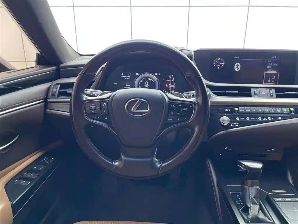 Lexus ES 2021 — фото 11