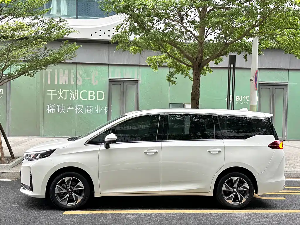 GAC Motor Trumpchi M6 2021 — фото 4